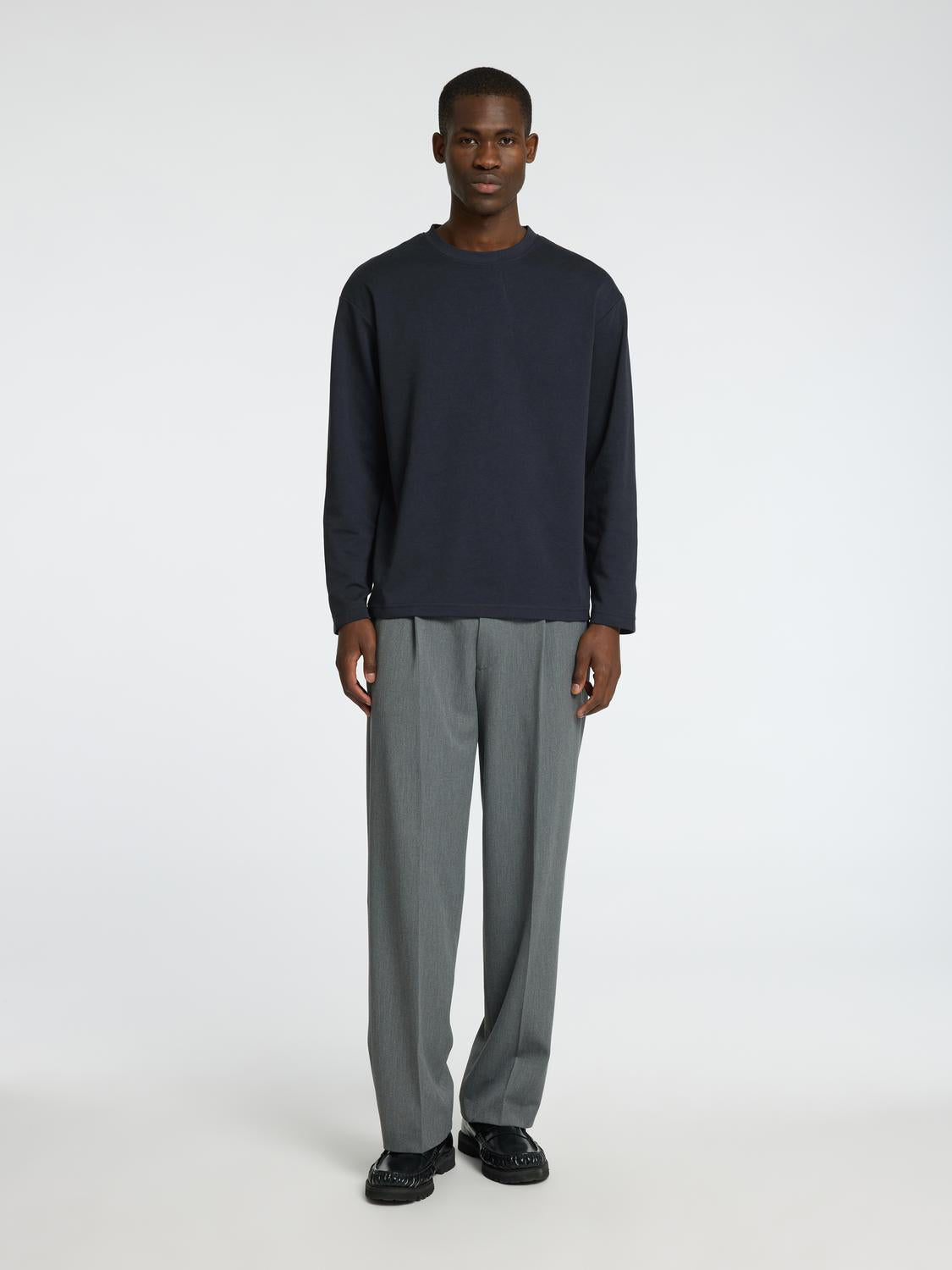 model_shot-front_full